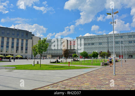 Krakau, Polen - 12. Juli 2018. Plac Jana Nowaka Jezioranskiego Square, in der Galleria Krakowska Einkaufszentrum, vor den Toren der historischen Stockfoto