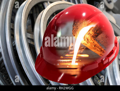 Red Schutzhelm mit Double Exposure; Eisenguss Produkt Hintergrund; gießen Prozess Stockfoto