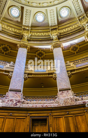 MONTEVIDEO, URUGUAY, Oktober - 2018 - Leere Kammer der Abgeordneten auf legislativer Palast von Uruguay. Stockfoto