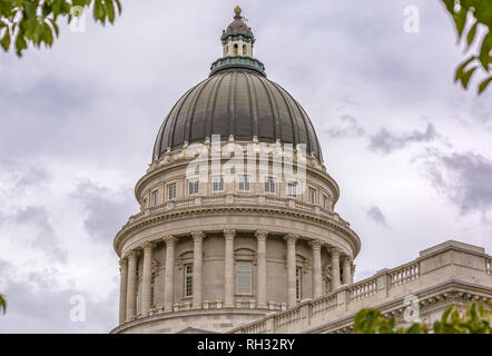 Utah State Capital Building an einem bewölkten Tag gesehen Stockfoto