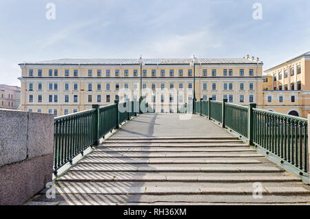Englisch Brücke - ein Fußgänger drei span Bridge auf Stahlbeton Widerlager mit Granit-Set - über Fontanka Stockfoto