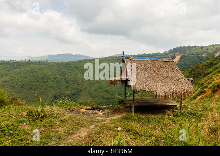 Bambus Hütte in den Bergen von Laos. Stockfoto