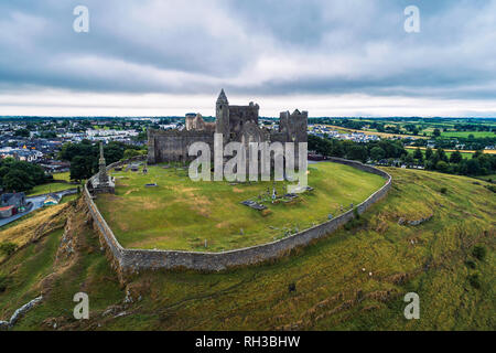 Luftaufnahme der Rock Of Cashel in Irland Stockfoto