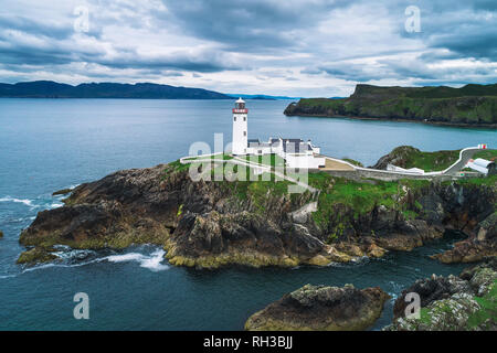 Luftaufnahme der Fanad Head Lighthouse in Irland Stockfoto