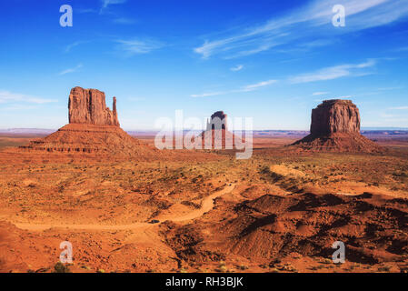 Monument Valley an der Grenze zwischen Arizona und Utah, USA Stockfoto