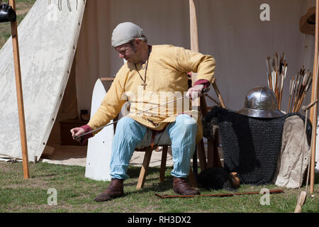 Angelsächsische Abstreifleiste Schwert bei Norfolk Geschichte Festival Stockfoto