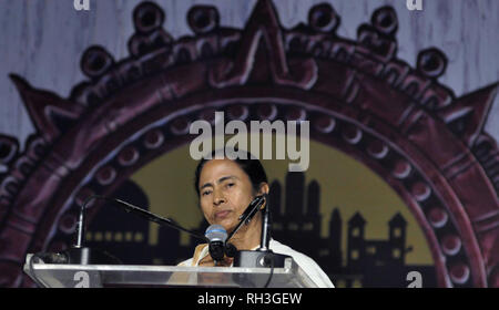 Kolkata, Indien. 31 Jan, 2019. Chief Minister von West Bengalen, Mamata Banerjee liefert ihre Rede während der Eröffnungszeremonie des 43. Internationalen Kolkata Buchmesse 2019. Credit: Saikat Paul/Pacific Press/Alamy leben Nachrichten Stockfoto