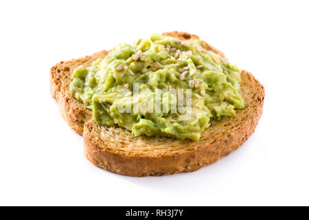 Nahaufnahme von geröstetem Brot mit Avocado und Sesam auf weißem Hintergrund. Stockfoto