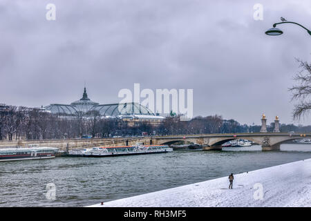 Über Paris Schneefall Stockfoto