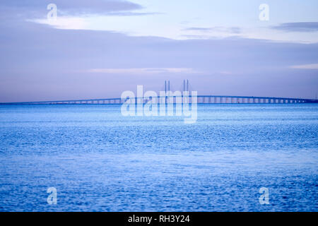 Øresund (Öresund) Brücke am Horizont, Kopenhagen, Dänemark, Oktober 2018 Stockfoto