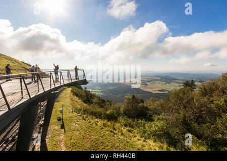 Blick von einem Aussichtspunkt an der Puy de Dome, eine Lava dome Vulkan der Chaîne des Puys Region des Massif Central in Frankreich Stockfoto