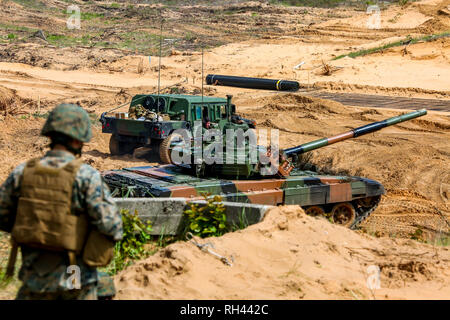 Panzer, Militärfahrzeuge und Soldaten. NATO-Soldaten und militärische Ausrüstung in Lettland. Internationale militärische Ausbildung aber Streik 2017', Adazi, Lat. Stockfoto