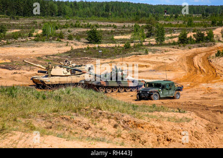 Panzer und gepanzerte Fahrzeuge in Lettland. Internationale militärische Ausbildung aber Streik 2017', Adazi, Lettland, vom 3. bis zum 15. Juni 2017. US Army Europe-LED ein Stockfoto