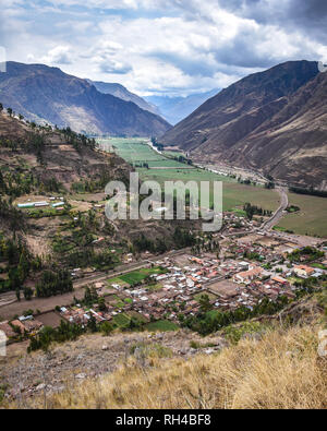 Panoramablick auf das Heilige Tal von Mirador de Taray. Pisac, Cusco, Peru Stockfoto