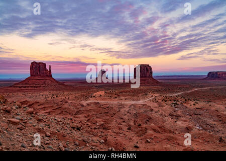 MONUMENT VALLEY SUNRISE Stockfoto