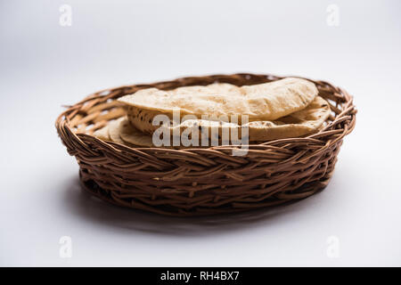 Chapati/Tava Roti auch als indisches Brot oder Fulka/phulka bekannt. Der Wirkstoff von Mittag-/Abendessen in Indien/Pakistan. selektive Fokus Stockfoto