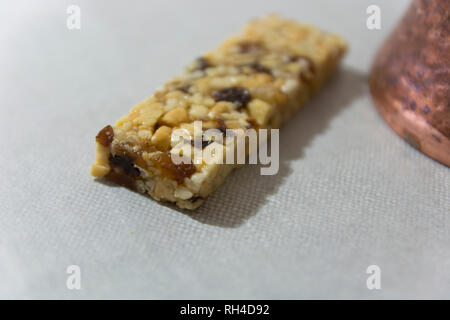 Gesunde Müsliriegel mit wihite Hintergrund Stockfoto