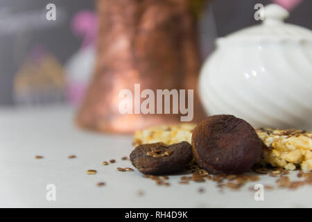 Gesunde Ernährung Snack mit getrockneten Aprikosen/Marillen Stockfoto