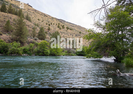 Malerische Landschaft des Unteren Deschutes River in den Wilden und schönen Abschnitt in der Nähe der warmen Quellen Oregon. Stockfoto