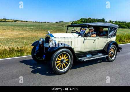 Oldtimer Buick Standard SIX, 1927 Oldtimer auf einer Landstraße, Tschechische Republik Stockfoto