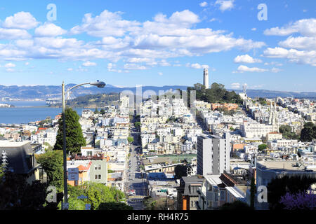 USA, Kalifornien, San Francisco: Übersicht der Lombard Street, Russian Hill District und der Coit Tower Stockfoto