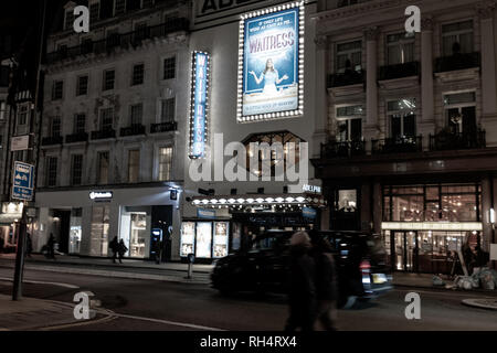 Adelphi Theatre, Strand, London, UK, Nacht Stockfoto