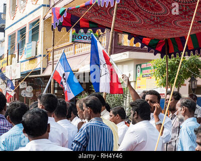 PUDUCHERRY, Indien - Dezember Circa, 2018. Politik Manifestation, eine Menge Leute auf der Straße, gegen die Macht der Regierung in Tamil Nadu, Indien Stockfoto