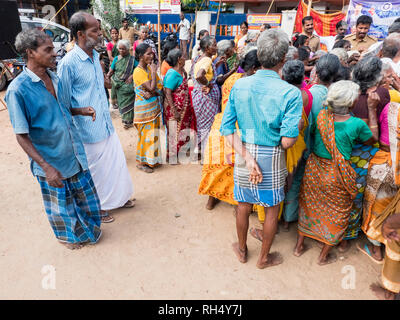PUDUCHERRY, Indien - Dezember Circa, 2018. Politik Manifestation, eine Menge Leute auf der Straße, gegen die Macht der Regierung in Tamil Nadu, Indien Stockfoto