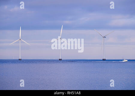 Windenergieanlagen in den Öresund, Kopenhagen, Dänemark Stockfoto