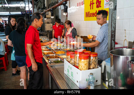 Ein Blick auf die Restaurants auf den Straßen in Chinatown in Kuala Lumpur, Malaysia Stockfoto