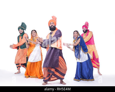 Porträt EINER GRUPPE VON BHANGRA TÄNZER Stockfoto