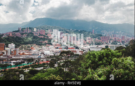 Blick über das weitläufige Tal Stadt Medellín, Kolumbien Stockfoto