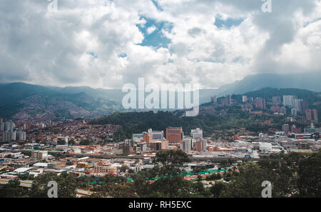 Blick über das weitläufige Tal Stadt Medellín, Kolumbien Stockfoto