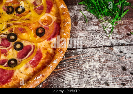 Eine Menge Pizza auf einen weißen Hintergrund für das Menü Stockfoto