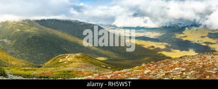 Mt Madison und Mt Adams gesehen vom Mount Washington Straße Stockfoto