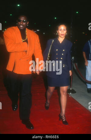 BEVERLY HILLS, Ca - 2. NOVEMBER: Schauspieler Wesley Snipes nimmt an der Columbia Pictures'' Geronimo: eine Amerikanische Legende 'Premiere am 2. Dezember 1993 an der Akademie der Motion Picture Arts and Sciences in Beverly Hills, Kalifornien. Foto von Barry King/Alamy Stock Foto Stockfoto