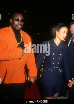 BEVERLY HILLS, Ca - 2. NOVEMBER: Schauspieler Wesley Snipes nimmt an der Columbia Pictures'' Geronimo: eine Amerikanische Legende 'Premiere am 2. Dezember 1993 an der Akademie der Motion Picture Arts and Sciences in Beverly Hills, Kalifornien. Foto von Barry King/Alamy Stock Foto Stockfoto