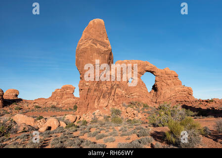 Turret Arch am frühen Morgen Licht im Arches National Park im Südosten von Utah. Stockfoto