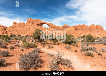 Weg zu Skyline Arch im Arches National Park in Utah. Stockfoto