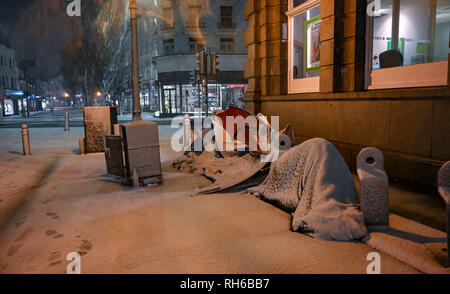 Brighton UK 31. Januar 2019 - Obdachlose Zelten im Schnee im Zentrum von Brighton, die wie schwere Schnee fällt im Süden heute Abend mit mehr Prognose in Großbritannien: Simon Dack/Alamy leben Nachrichten Stockfoto