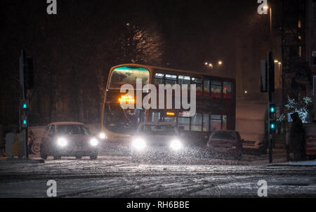 Brighton UK zum 31. Januar 2019 - ein Bus kommt an der Ampel in Brighton stecken wie Schnee im Süden heute Abend fällt mit mehr Prognose in Großbritannien: Simon Dack/Alamy leben Nachrichten Stockfoto