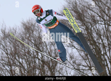 Berlin, Deutschland. 01 Feb, 2019. World Cup Men Skiflugschanze, Markus Eisenbichler aus Deutschland springt von der Hill während des Trainings. Quelle: Bernd von Jutrczenka/dpa/Alamy leben Nachrichten Stockfoto