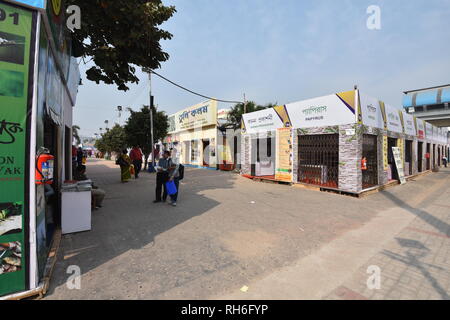 Kolkata, Indien. 1. Februar, 2019. Am zweiten Tag von 12 Tagen Dauer 43. Internationalen Kolkata Buchmesse 2019 am Central Park, Salt Lake City, die von den Verlegern und Buchhändlern Gilde organisiert. Credit: Biswarup Ganguly/Alamy leben Nachrichten Stockfoto