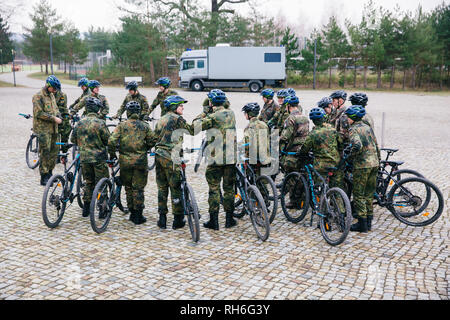 01. Februar 2019, Sachsen, Dresden: die Schüler bereit für den Unterricht mit dem Mountainbike in der Schule der Offiziere der Armee'. Foto: Oliver Killig/dpa-Zentralbild/dpa Stockfoto