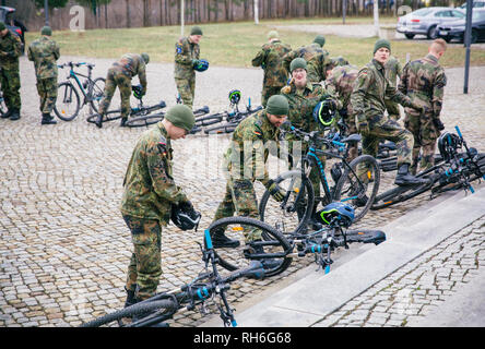 01. Februar 2019, Sachsen, Dresden: die Schüler bereit für den Unterricht mit dem Mountainbike in der Schule der Offiziere der Armee'. Foto: Oliver Killig/dpa-Zentralbild/dpa Stockfoto