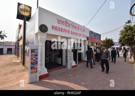 Kolkata, Indien. 1. Februar, 2019. Reserve Bank of India Pavillon am zweiten Tag von 12 Tagen Dauer 43. Internationalen Kolkata Buchmesse 2019 am Central Park, Salt Lake City, die von den Verlegern und Buchhändlern Gilde organisiert. Credit: Biswarup Ganguly/Alamy leben Nachrichten Stockfoto