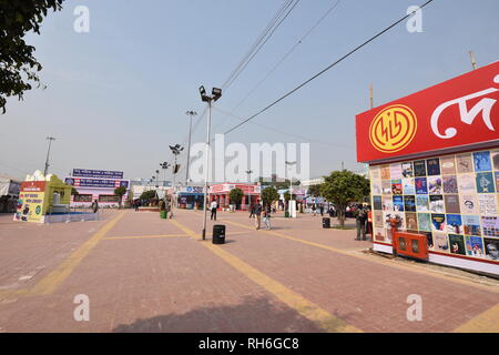 Kolkata, Indien. 1. Februar, 2019. Am zweiten Tag von 12 Tagen Dauer 43. Internationalen Kolkata Buchmesse 2019 am Central Park, Salt Lake City, die von den Verlegern und Buchhändlern Gilde organisiert. Credit: Biswarup Ganguly/Alamy leben Nachrichten Stockfoto