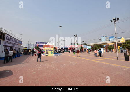 Kolkata, Indien. 1. Februar, 2019. Am zweiten Tag von 12 Tagen Dauer 43. Internationalen Kolkata Buchmesse 2019 am Central Park, Salt Lake City, die von den Verlegern und Buchhändlern Gilde organisiert. Credit: Biswarup Ganguly/Alamy leben Nachrichten Stockfoto