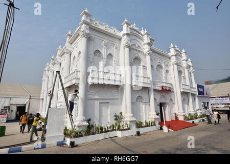 Kolkata, Indien. 1. Februar, 2019. Bangladesch Pavilion - eine Replik des Rose Garden Palace von Dhaka und am zweiten Tag zwölf Tage Dauer 43. Internationalen Kolkata Buchmesse 2019 am Central Park, Salt Lake City, die von den Verlegern und Buchhändlern Gilde organisiert. Credit: Biswarup Ganguly/Alamy leben Nachrichten Stockfoto