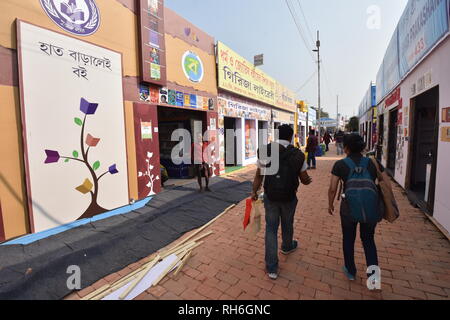 Kolkata, Indien. 1. Februar, 2019. Am zweiten Tag von 12 Tagen Dauer 43. Internationalen Kolkata Buchmesse 2019 am Central Park, Salt Lake City, die von den Verlegern und Buchhändlern Gilde organisiert. Credit: Biswarup Ganguly/Alamy leben Nachrichten Stockfoto